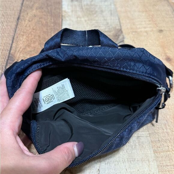 ATHLETA EXCURSION CROSSBODY BELT BAG NWT - Picture 6 of 8